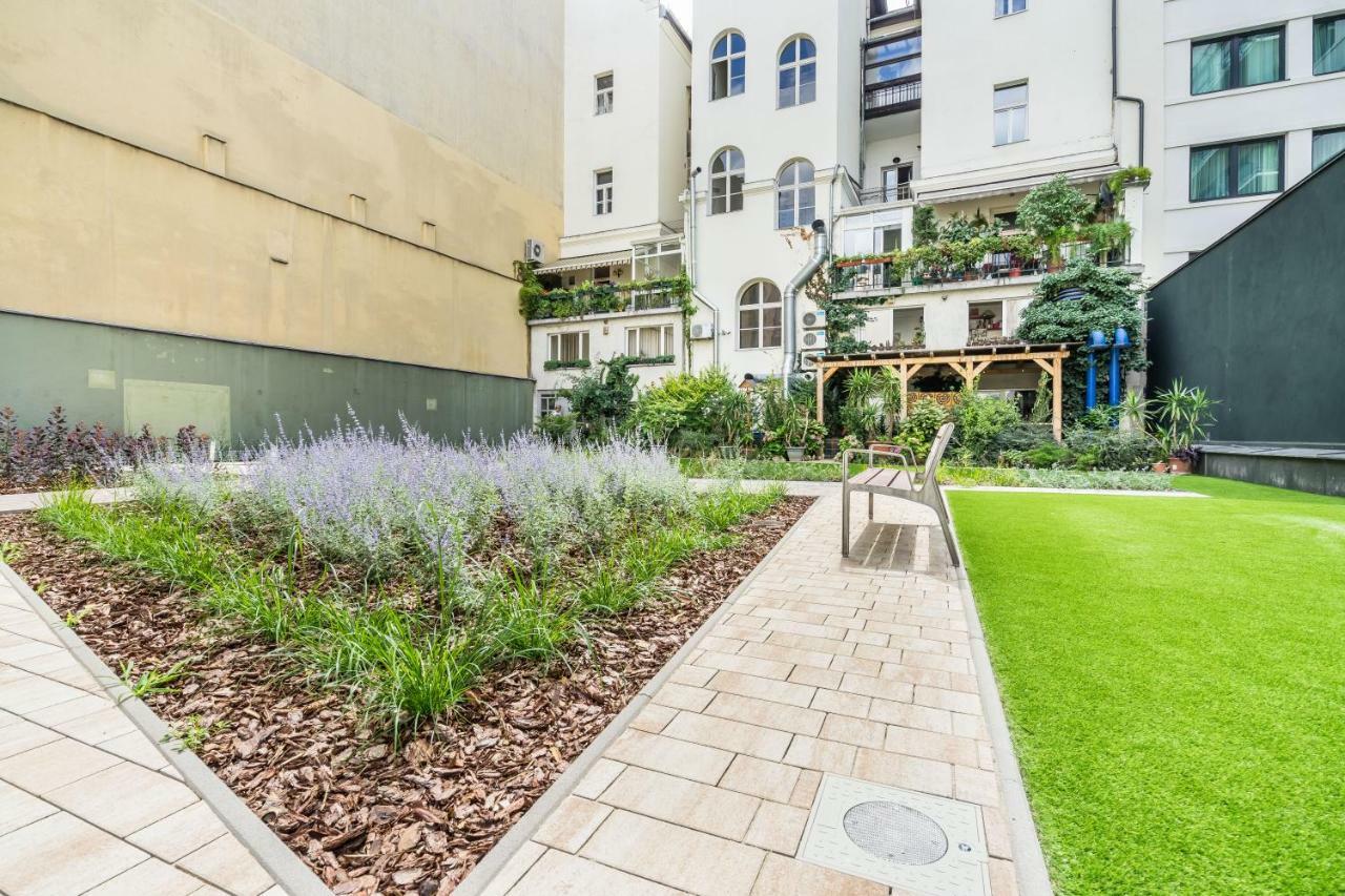 Luxury With Free Garage And Balcony In The Center Apartament